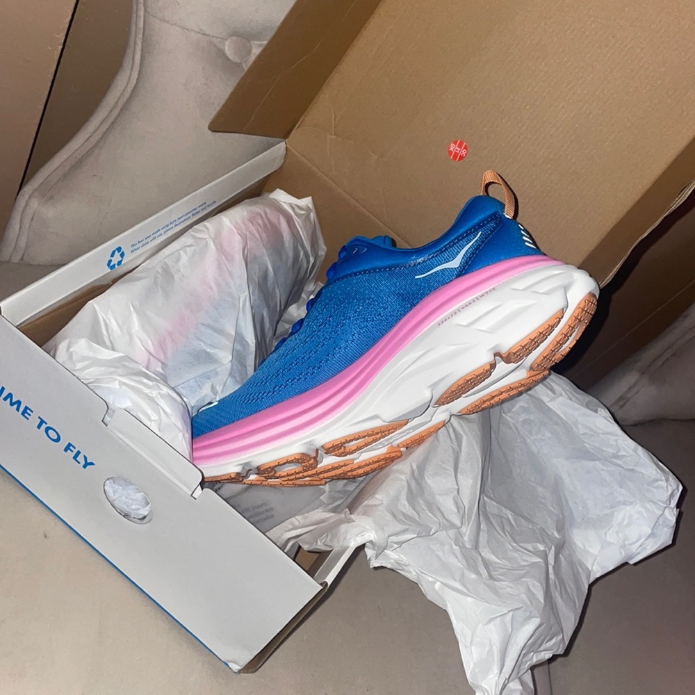 NWT hoka sneaker size 7.5 woman